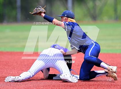 Thumbnail 1 in Dutchtown vs. Airline (LHSAA Division I Non-Select Bi-District) photogallery.