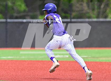 Thumbnail 2 in Dutchtown vs. Airline (LHSAA Division I Non-Select Bi-District) photogallery.