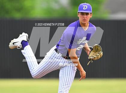Thumbnail 1 in Dutchtown vs. Airline (LHSAA Division I Non-Select Bi-District) photogallery.
