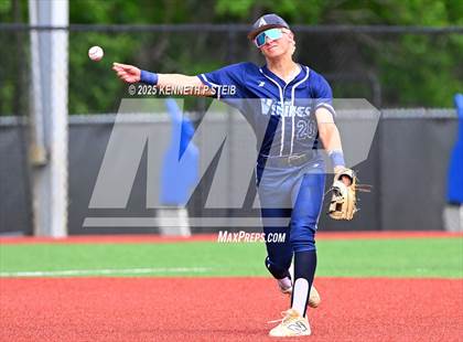 Thumbnail 1 in Dutchtown vs. Airline (LHSAA Division I Non-Select Bi-District) photogallery.