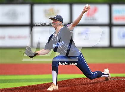 Thumbnail 1 in Dutchtown vs. Airline (LHSAA Division I Non-Select Bi-District) photogallery.