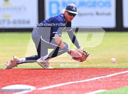 Thumbnail 1 in Dutchtown vs. Airline (LHSAA Division I Non-Select Bi-District) photogallery.