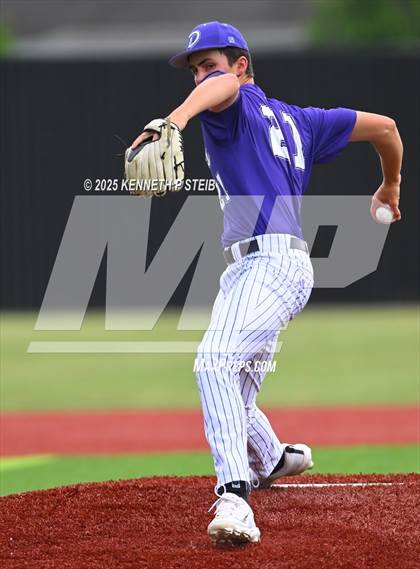 Thumbnail 2 in Dutchtown vs. Airline (LHSAA Division I Non-Select Bi-District) photogallery.