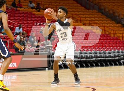 Thumbnail 1 in Gulliver Prep vs. University (HoopHall Miami Invitational) photogallery.