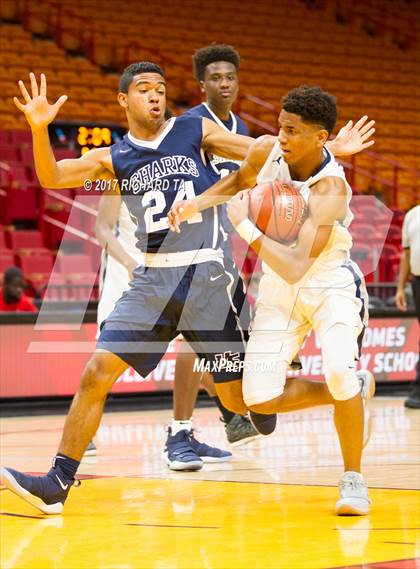 Thumbnail 2 in Gulliver Prep vs. University (HoopHall Miami Invitational) photogallery.