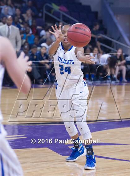 Thumbnail 3 in Desert Vista vs Mesquite (AIA D1 Semifinal) photogallery.