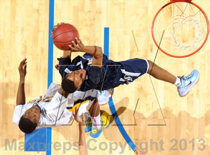 Thumbnail 2 in Santa Monica vs. Loyola (CIF SoCal Regional D1 Final) photogallery.