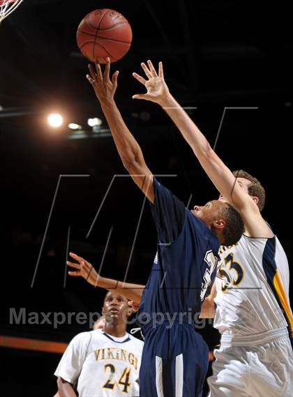 Thumbnail 1 in Santa Monica vs. Loyola (CIF SoCal Regional D1 Final) photogallery.