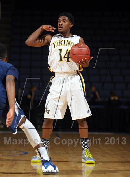 Thumbnail 3 in Santa Monica vs. Loyola (CIF SoCal Regional D1 Final) photogallery.