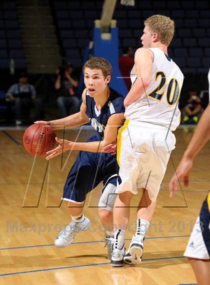 Thumbnail 1 in Santa Monica vs. Loyola (CIF SoCal Regional D1 Final) photogallery.