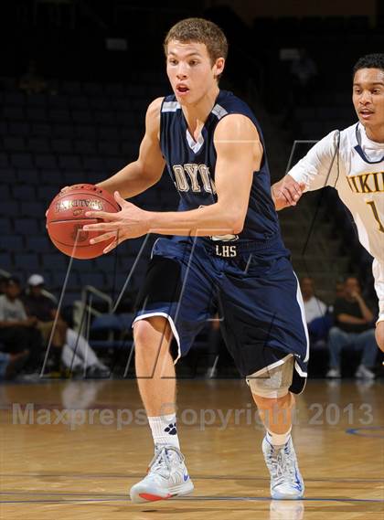 Thumbnail 3 in Santa Monica vs. Loyola (CIF SoCal Regional D1 Final) photogallery.