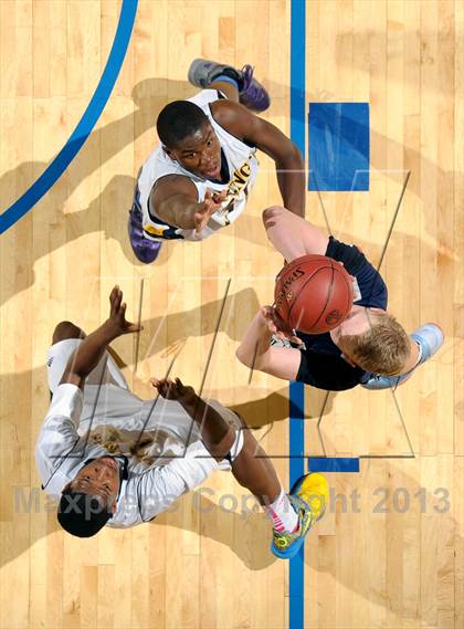 Thumbnail 1 in Santa Monica vs. Loyola (CIF SoCal Regional D1 Final) photogallery.