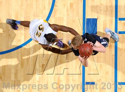 Thumbnail 3 in Santa Monica vs. Loyola (CIF SoCal Regional D1 Final) photogallery.