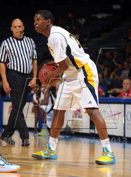 Thumbnail 1 in Santa Monica vs. Loyola (CIF SoCal Regional D1 Final) photogallery.
