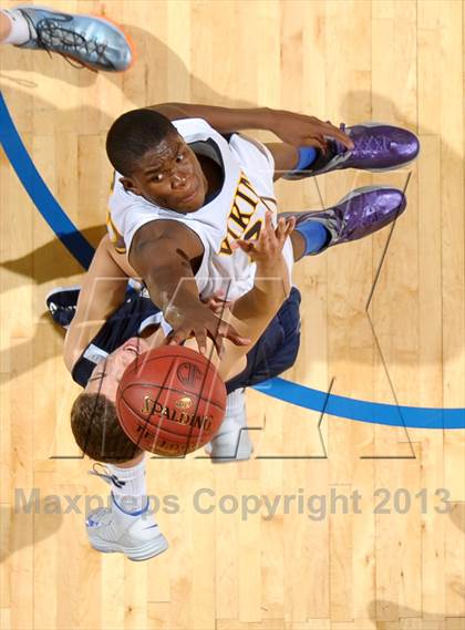 Thumbnail 3 in Santa Monica vs. Loyola (CIF SoCal Regional D1 Final) photogallery.