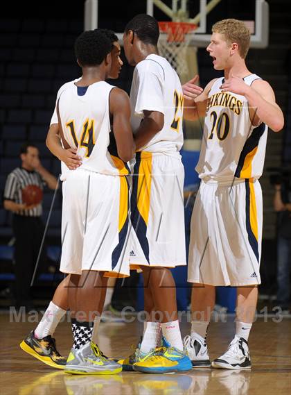 Thumbnail 3 in Santa Monica vs. Loyola (CIF SoCal Regional D1 Final) photogallery.