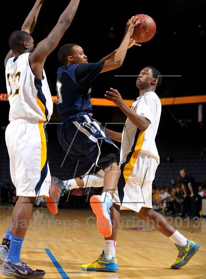 Thumbnail 2 in Santa Monica vs. Loyola (CIF SoCal Regional D1 Final) photogallery.