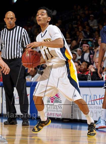 Thumbnail 2 in Santa Monica vs. Loyola (CIF SoCal Regional D1 Final) photogallery.