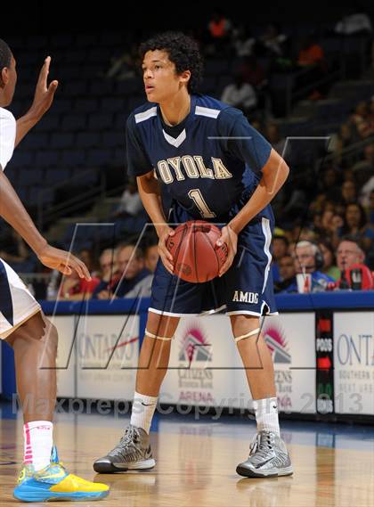 Thumbnail 2 in Santa Monica vs. Loyola (CIF SoCal Regional D1 Final) photogallery.