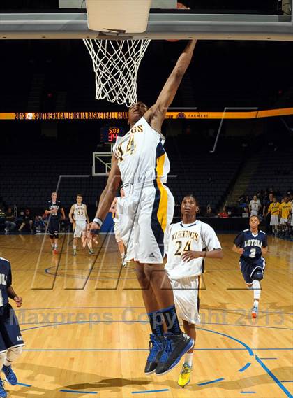 Thumbnail 1 in Santa Monica vs. Loyola (CIF SoCal Regional D1 Final) photogallery.