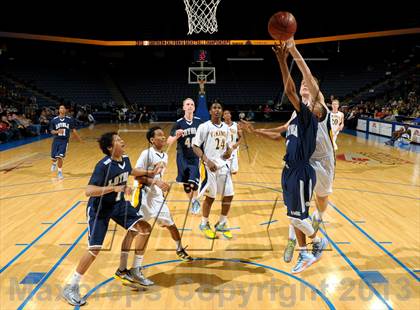 Thumbnail 3 in Santa Monica vs. Loyola (CIF SoCal Regional D1 Final) photogallery.