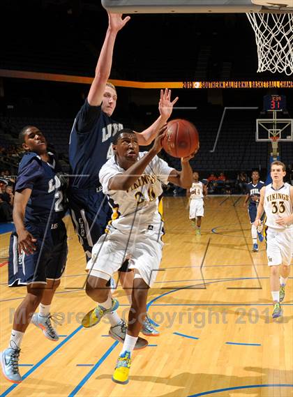 Thumbnail 3 in Santa Monica vs. Loyola (CIF SoCal Regional D1 Final) photogallery.