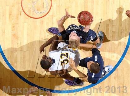 Thumbnail 2 in Santa Monica vs. Loyola (CIF SoCal Regional D1 Final) photogallery.