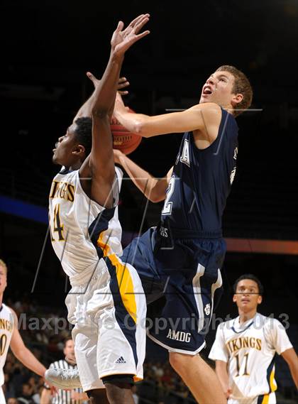 Thumbnail 1 in Santa Monica vs. Loyola (CIF SoCal Regional D1 Final) photogallery.