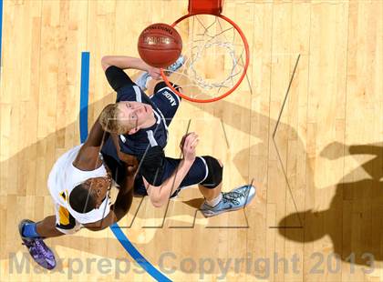 Thumbnail 1 in Santa Monica vs. Loyola (CIF SoCal Regional D1 Final) photogallery.