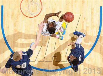 Thumbnail 1 in Santa Monica vs. Loyola (CIF SoCal Regional D1 Final) photogallery.
