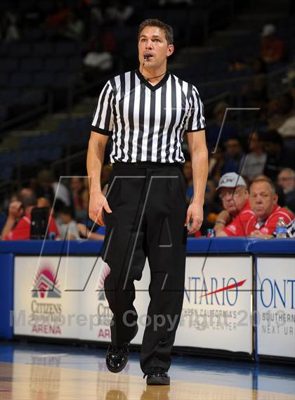 Thumbnail 2 in Santa Monica vs. Loyola (CIF SoCal Regional D1 Final) photogallery.