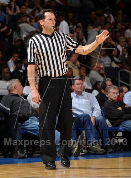 Thumbnail 2 in Santa Monica vs. Loyola (CIF SoCal Regional D1 Final) photogallery.