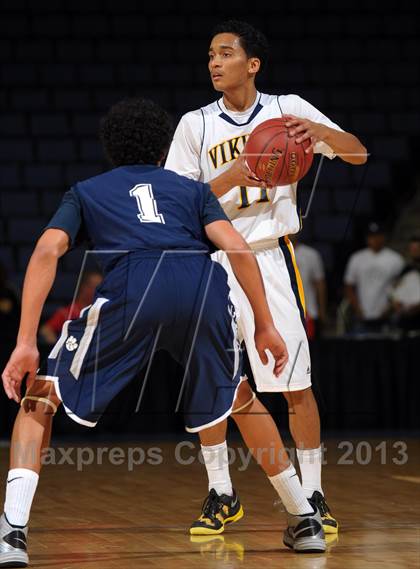 Thumbnail 1 in Santa Monica vs. Loyola (CIF SoCal Regional D1 Final) photogallery.