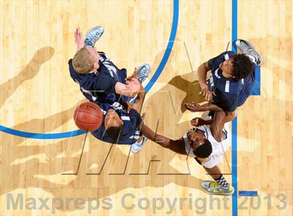 Thumbnail 1 in Santa Monica vs. Loyola (CIF SoCal Regional D1 Final) photogallery.