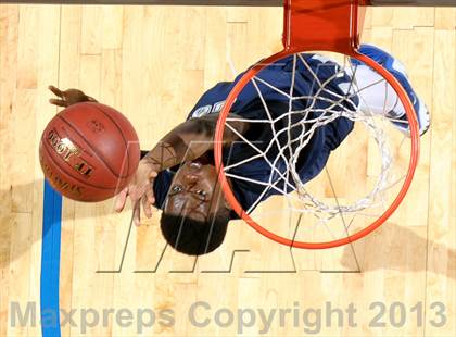 Thumbnail 1 in Santa Monica vs. Loyola (CIF SoCal Regional D1 Final) photogallery.