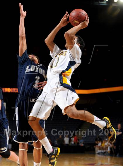 Thumbnail 2 in Santa Monica vs. Loyola (CIF SoCal Regional D1 Final) photogallery.