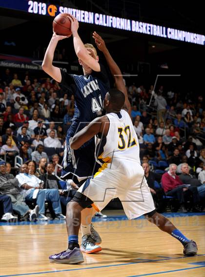 Thumbnail 2 in Santa Monica vs. Loyola (CIF SoCal Regional D1 Final) photogallery.