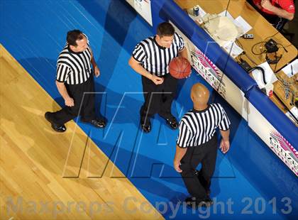 Thumbnail 2 in Santa Monica vs. Loyola (CIF SoCal Regional D1 Final) photogallery.