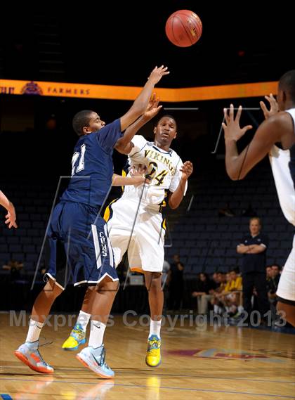 Thumbnail 2 in Santa Monica vs. Loyola (CIF SoCal Regional D1 Final) photogallery.