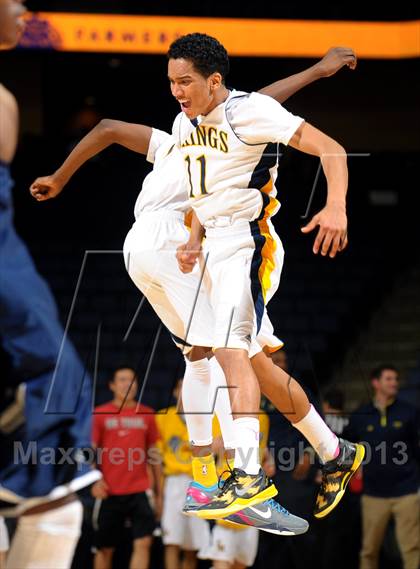 Thumbnail 2 in Santa Monica vs. Loyola (CIF SoCal Regional D1 Final) photogallery.