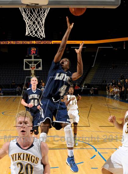 Thumbnail 2 in Santa Monica vs. Loyola (CIF SoCal Regional D1 Final) photogallery.