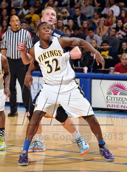 Thumbnail 2 in Santa Monica vs. Loyola (CIF SoCal Regional D1 Final) photogallery.