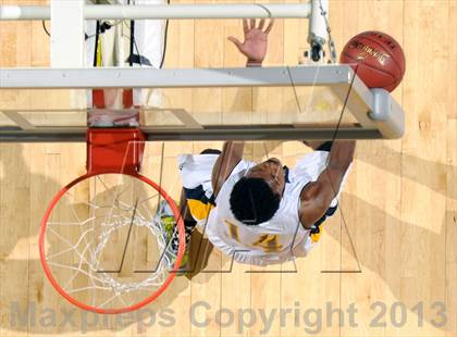 Thumbnail 2 in Santa Monica vs. Loyola (CIF SoCal Regional D1 Final) photogallery.