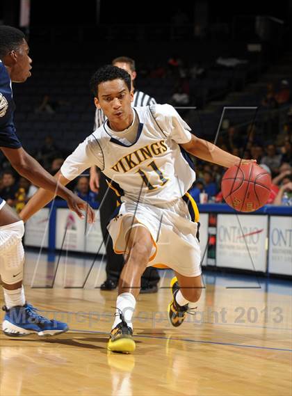 Thumbnail 1 in Santa Monica vs. Loyola (CIF SoCal Regional D1 Final) photogallery.