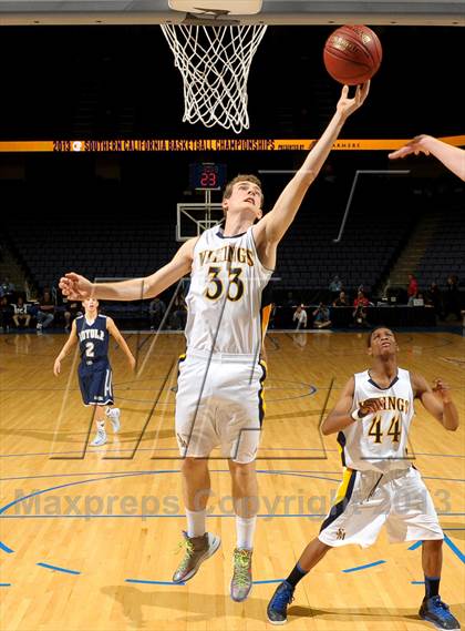 Thumbnail 3 in Santa Monica vs. Loyola (CIF SoCal Regional D1 Final) photogallery.