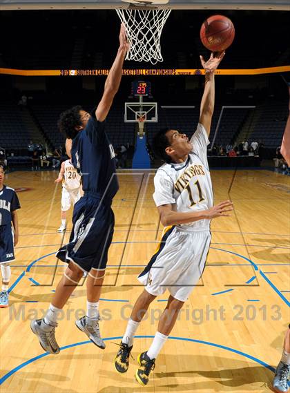 Thumbnail 1 in Santa Monica vs. Loyola (CIF SoCal Regional D1 Final) photogallery.