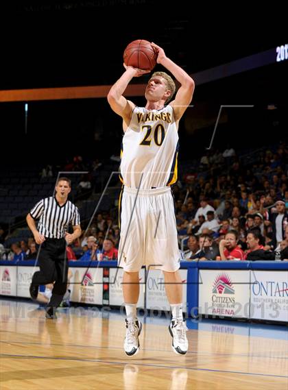 Thumbnail 3 in Santa Monica vs. Loyola (CIF SoCal Regional D1 Final) photogallery.