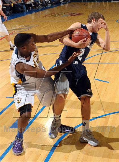 Thumbnail 3 in Santa Monica vs. Loyola (CIF SoCal Regional D1 Final) photogallery.