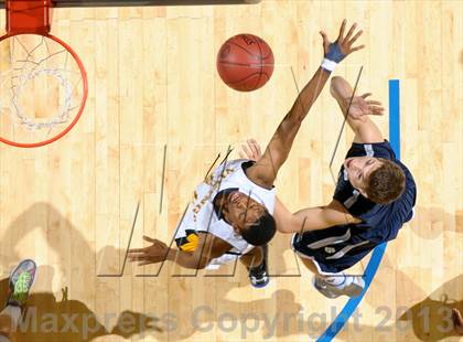 Thumbnail 2 in Santa Monica vs. Loyola (CIF SoCal Regional D1 Final) photogallery.