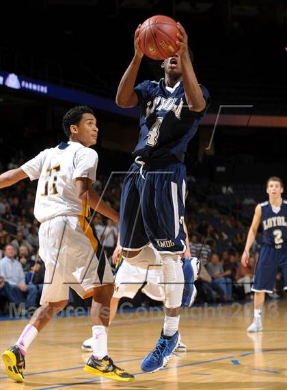 Thumbnail 3 in Santa Monica vs. Loyola (CIF SoCal Regional D1 Final) photogallery.